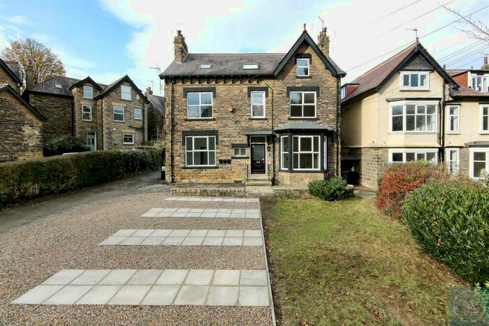 2 Bedroom Apartment To Rent In Park View Crescent, Roundhay, Leeds, LS8