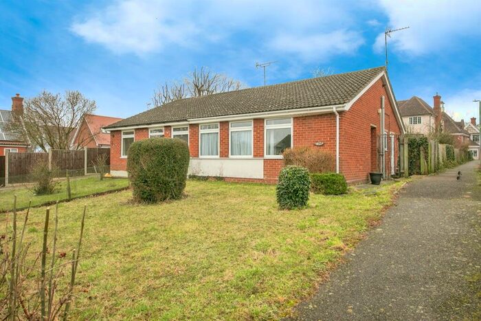 2 Bedroom Semi-Detached Bungalow For Sale In Thornhill Road, Claydon, Ipswich, IP6