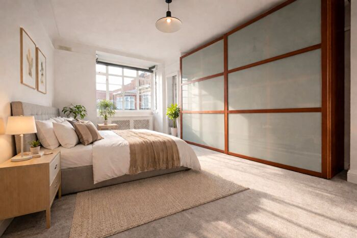 3 Bedroom Flat To Rent In Hillfield Court, , Belsize Park, NW3