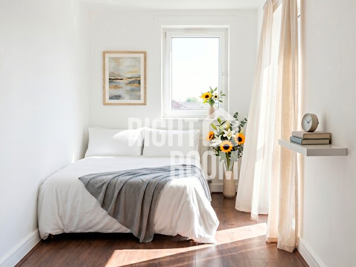 2 Bedroom Flat To Rent In Bed Flat, Poole Road, Bournemouth, BH4