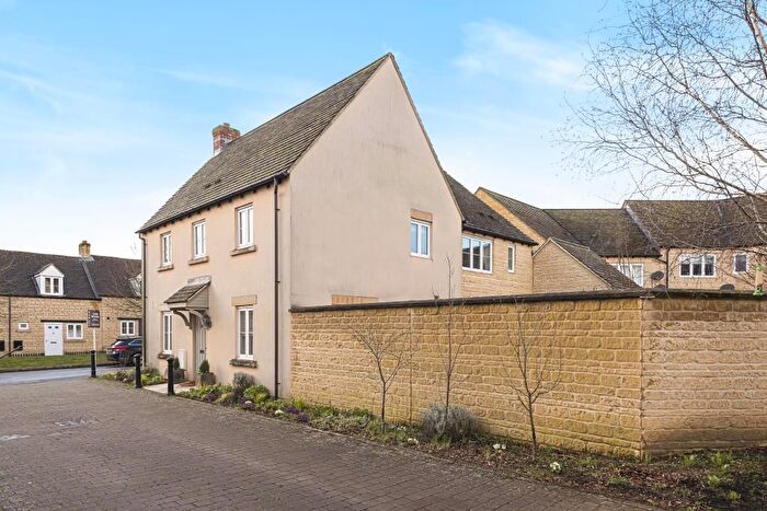 3 Bedroom Semi-Detached House To Rent In Bluebell Way, Carterton, Oxon, OX18