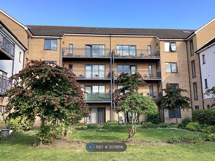 3 Bedroom Flat To Rent In Watson Place, London, SE25