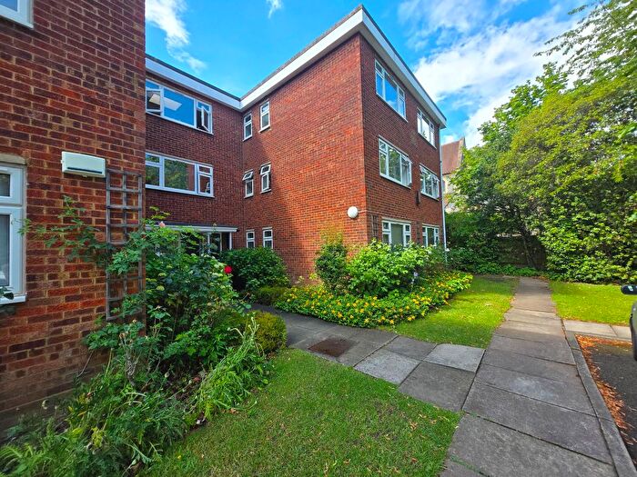 1 Bedroom Flat To Rent In Cameron Close, Myddelton Park, London, N20