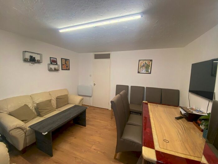 1 Bedroom Flat To Rent In Abbotswood Way, Hayes, Hayes, UB3