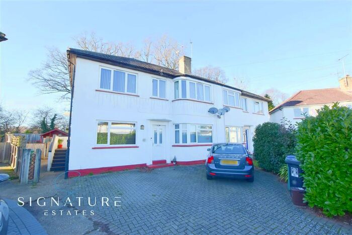 2 Bedroom Maisonette To Rent In Trevellance Way, Watford, WD25