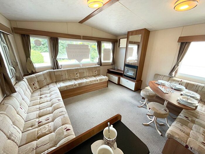 2 Bedroom Mobile/park Home For Sale In Crantock, Newquay, TR8