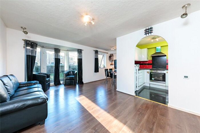 2 Bedroom Flat To Rent In Barnfield Place, Millwall, E14