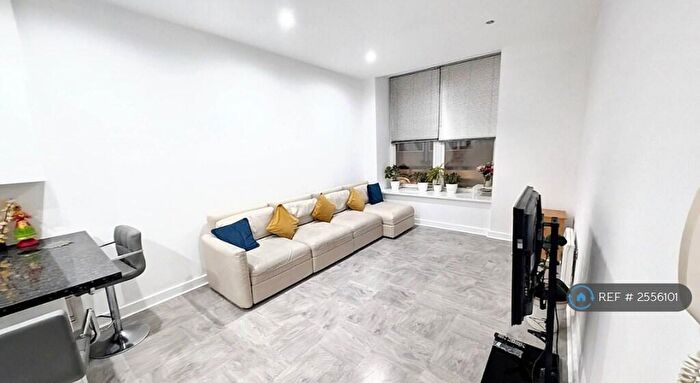 2 Bedroom Flat To Rent In Mcilroys Building, Reading, RG1
