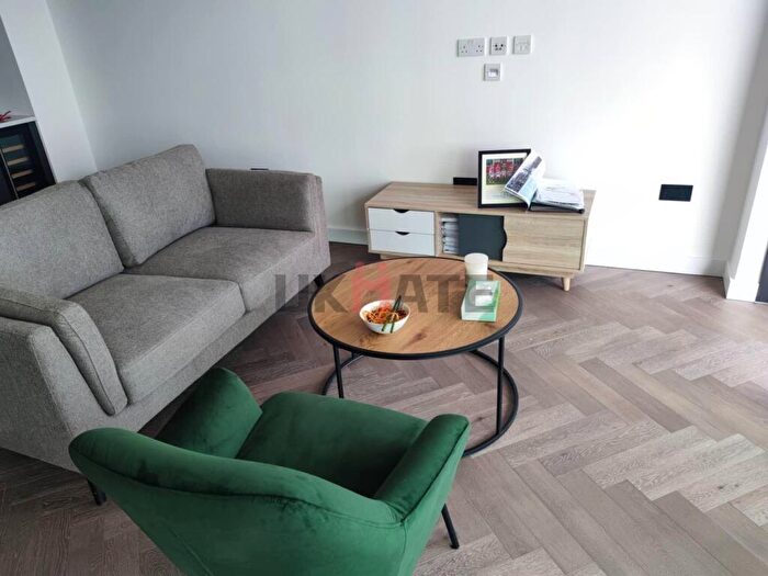 2 Bedroom Flat To Rent In Merino Garden, Pennington Street, London, E1W