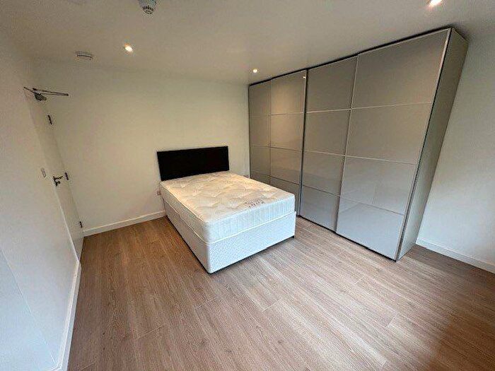 Studio To Rent In Hendon Way, Golders Green, NW2