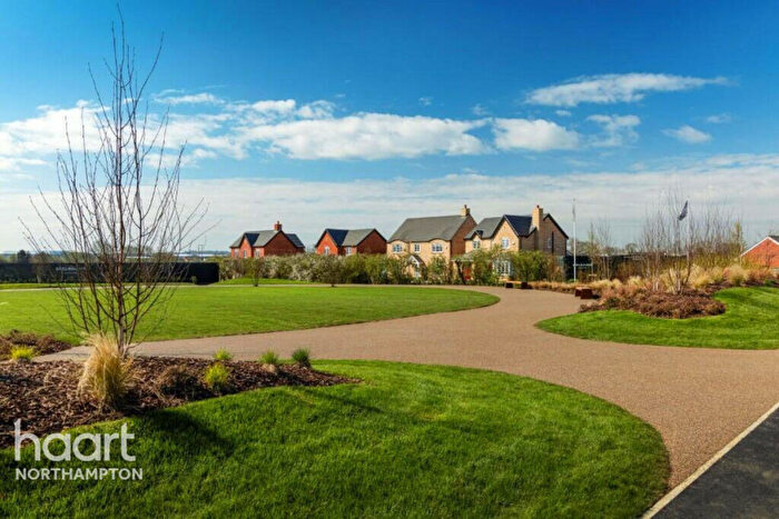 4 Bedroom Detached House For Sale In Hunsbury Grange, West Street, Northampton, NN5