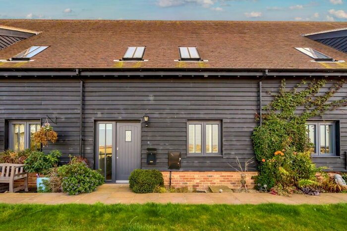 3 Bedroom Terraced House To Rent In Pond Hill Cliffe, ME3