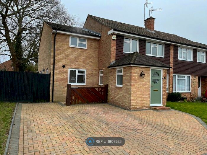 4 Bedroom Semi-Detached House To Rent In Beech Road, Horsham, RH12