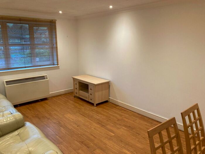 1 Bedroom Flat To Rent In Stevenson Close, New Barnet, Barnet, EN5
