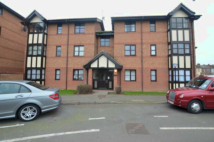 1 Bedroom Flat To Rent In Chamberlain Place, E17