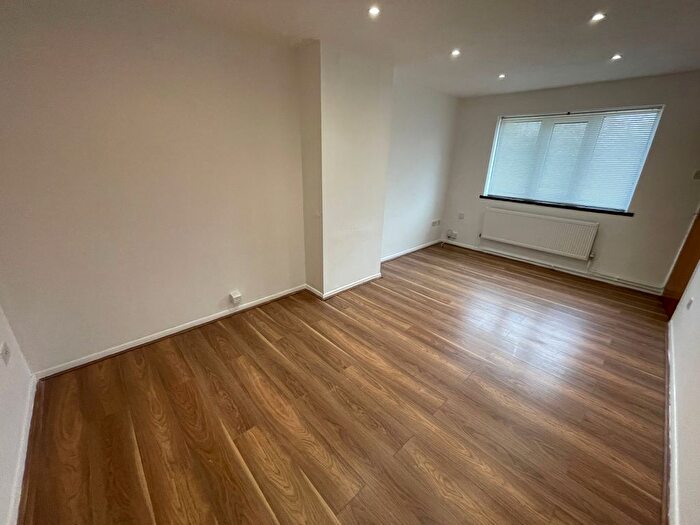 2 Bedroom Bungalow To Rent In Beaumont Lodge Road, Leicester, LE4