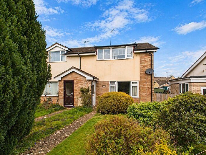 3 Bedroom End Of Terrace House For Sale In Wychwood Drive, Milton-Under-Wychwood, OX7