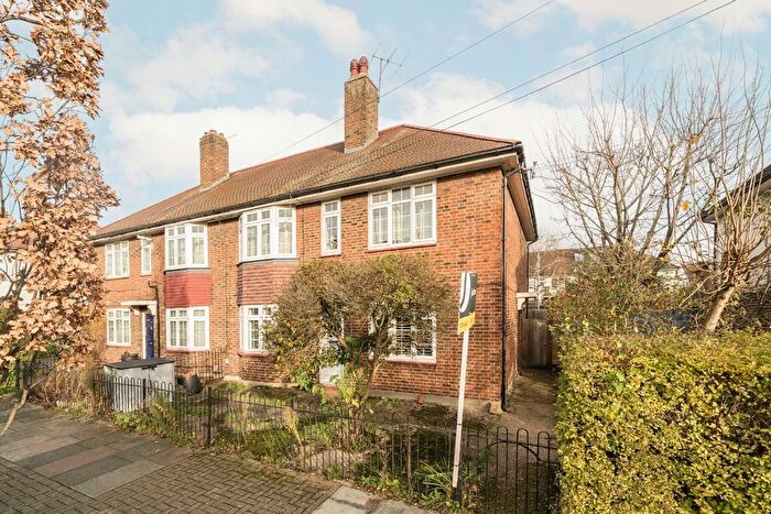 2 Bedroom Flat For Sale In Godley Road, London, SW18