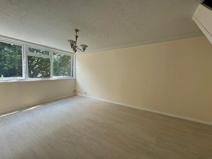 2 Bedroom Maisonette To Rent In Long Green, Chigwell, IG7