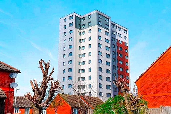 2 Bedroom Apartment To Rent In Dean House, L22