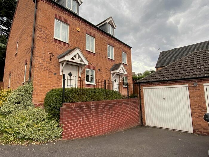 3 Bedroom Semi-Detached House To Rent In Highfields Park Drive, Allestree, Derby, DE22
