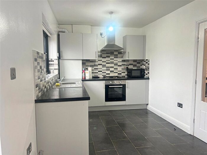 3 Bedroom Semi Detached House For Sale In Yew Tree Road, Walsall, West Midlands, WS5