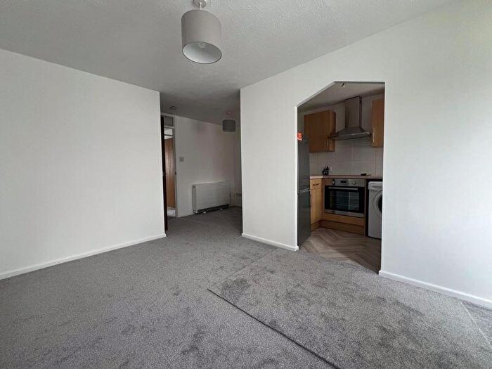 1 Bedroom Flat For Sale In Caernarvon Road, Chichester, PO19