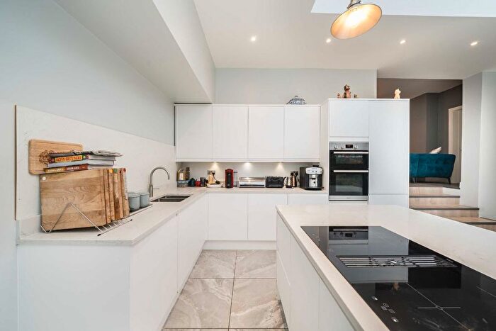 6 Bedroom Semi-Detached House For Sale In Leigham Court Road, London, SW16