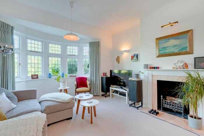 3 Bedroom Flat To Rent In Oakhill Avenue, Hampstead, NW3