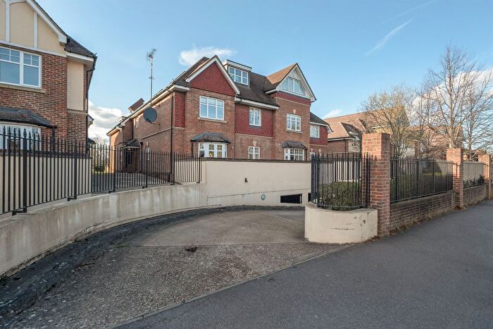 2 Bedroom Flat For Sale In Shoppenhangers Road, Maidenhead, SL6