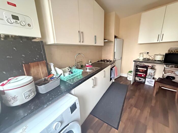 4 Bedroom Flat To Rent In Kingsley Rd, Hounslow, TW3