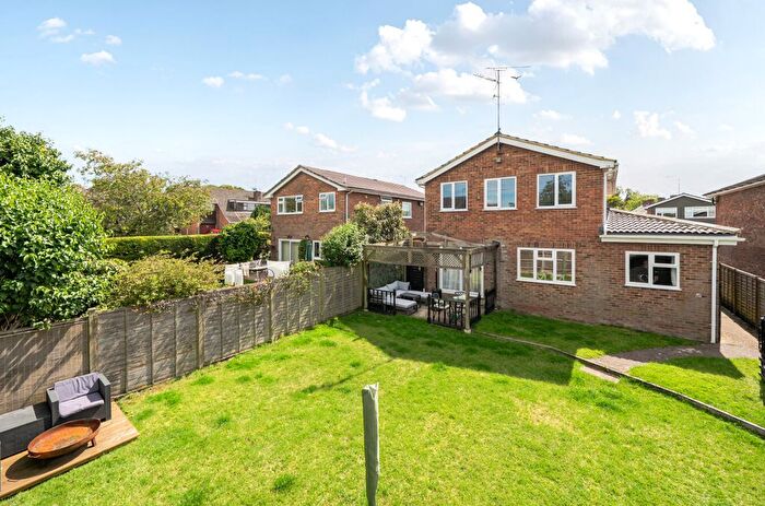 4 Bedroom Detached House For Sale In Laurel Close, North Warnborough, Hook, RG29