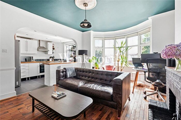 1 Bedroom Apartment For Sale In Hazelwood Lane, London, N13