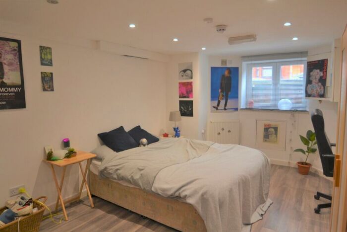 9 Bedroom Terraced House To Rent In Booth Avenue, Fallowfield, Manchester, M14