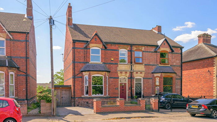 4 Bedroom Semi-Detached House For Sale In Dudley Road In Grantham, NG31