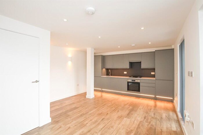 1 Bedroom Flat To Rent In Brent Street, Hendon, NW4