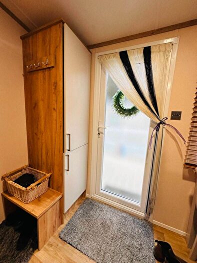 2 Bedroom Caravan For Sale In Perowne Way, Sandown, PO36