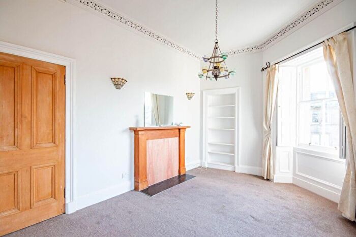 2 Bedroom Flat To Rent In L West Montgomery Place, Edinburgh, EH7