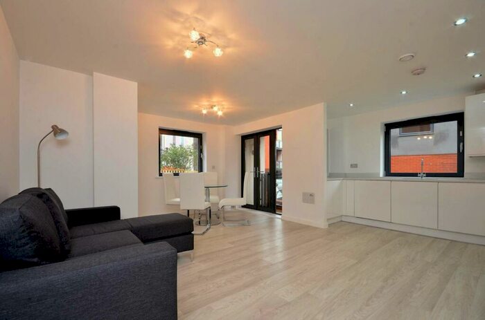 2 Bedroom Flat To Rent In Walnut Tree Close, Guildford, GU1