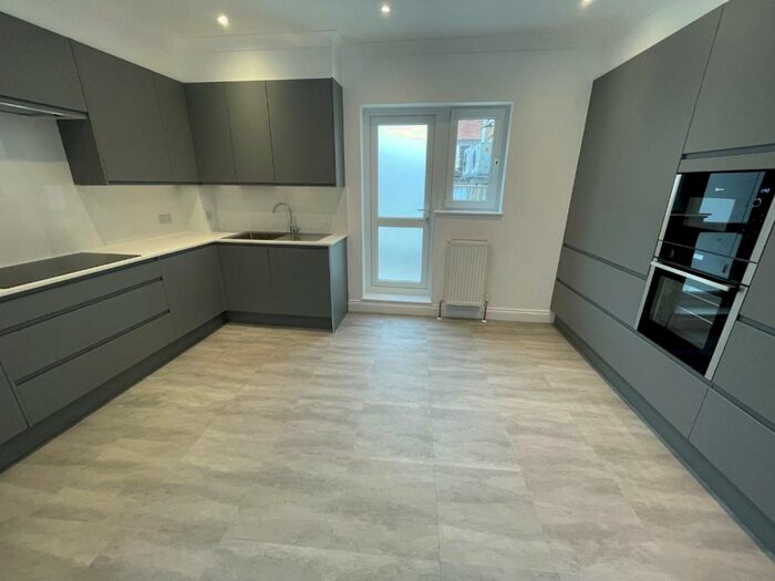 3 Bedroom Flat To Rent In Pratt Street, Camden, NW1