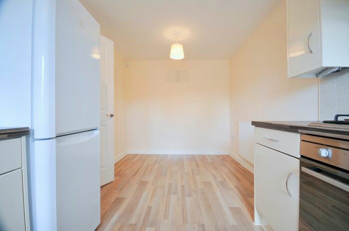 3 Bedroom Town House To Rent In Amersham Park Road, Salford, M6