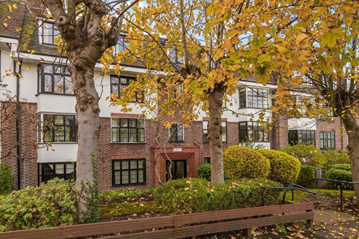 2 Bedroom Apartment To Rent In Colney Hatch Lane, Muswell Hill, N10