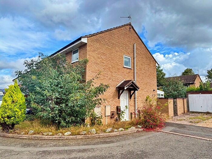 2 Bedroom Semi-Detached House For Sale In Heather Close, Rugby, CV22