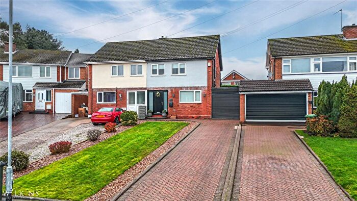 3 Bedroom Semi-Detached House For Sale In Skidmore Avenue, Dosthill, Tamworth, Staffordshire, B77
