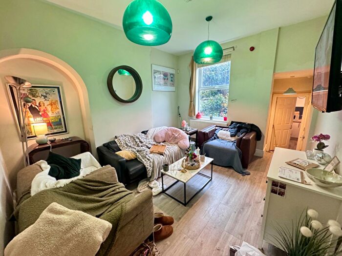 5 Bedroom Flat To Rent In Hope Drive, Nottingham, NG7