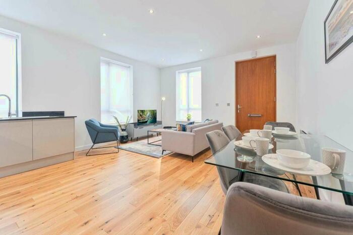 2 Bedroom Apartment To Rent In Camden Grove, Birmingham, B1