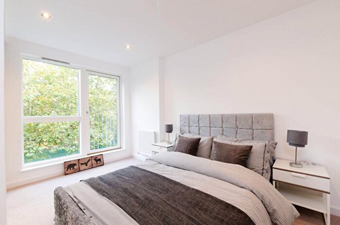 2 Bedroom Flat To Rent In Plender Street, Camden, London, NW1