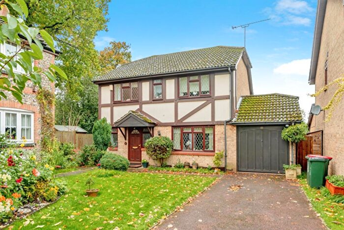 4 Bedroom Detached House For Sale In Horndean Close, Crawley, RH10