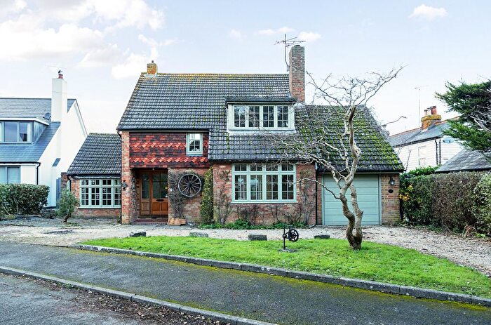 3 Bedroom Detached House To Rent In Deacon Close, Cobham, Surrey, KT11