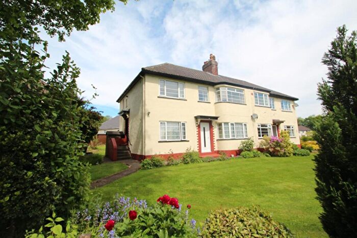 2 Bedroom Flat To Rent In New Adel Lane, Leeds, West Yorkshire, LS16